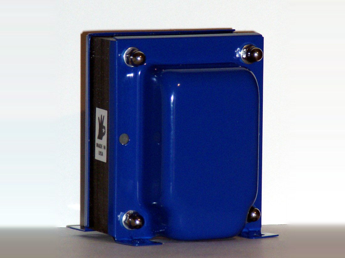 Enclosed EI transformer with a steel shroud covering the windings